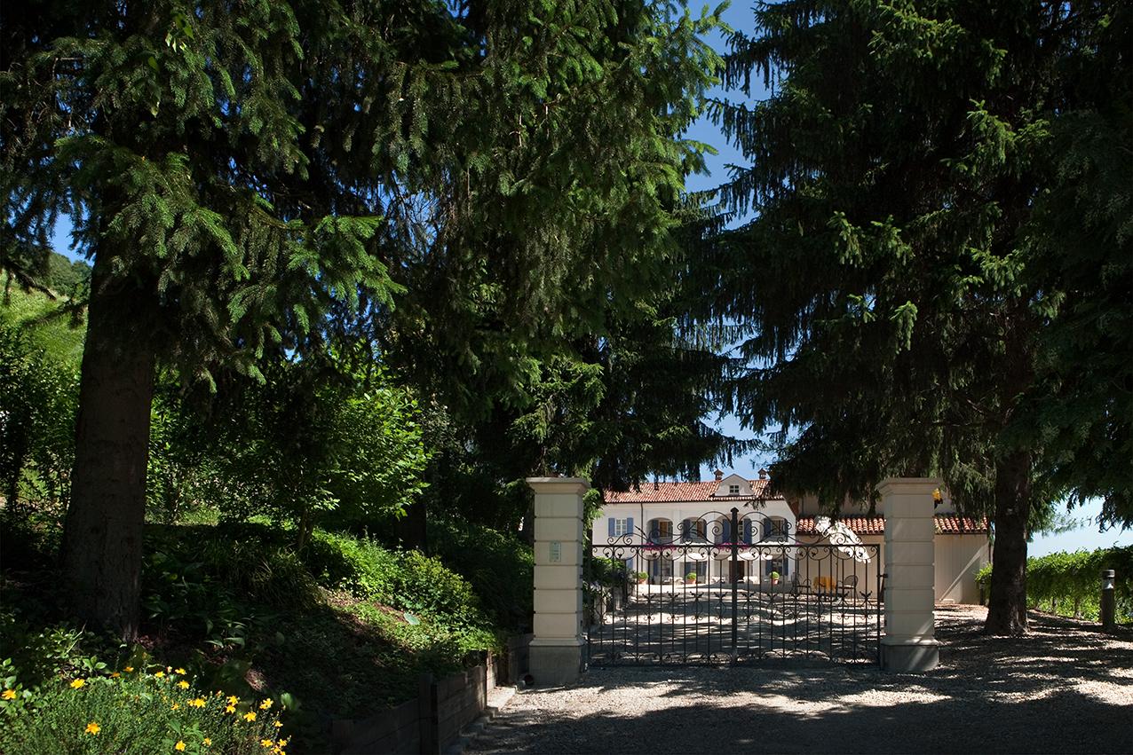 Marcarini Agriturismo Neviglie Exterior photo