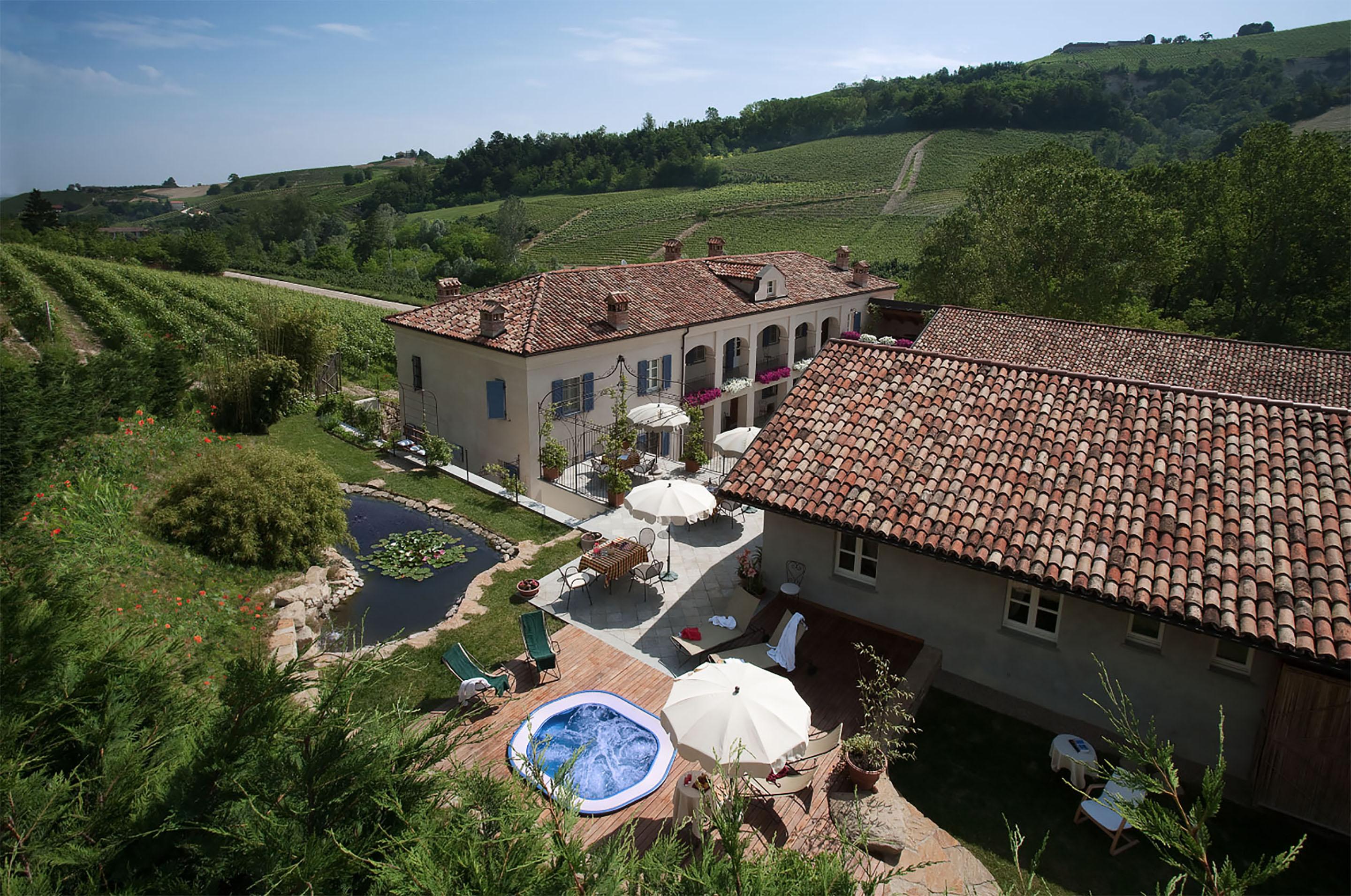 Marcarini Agriturismo Neviglie Exterior photo